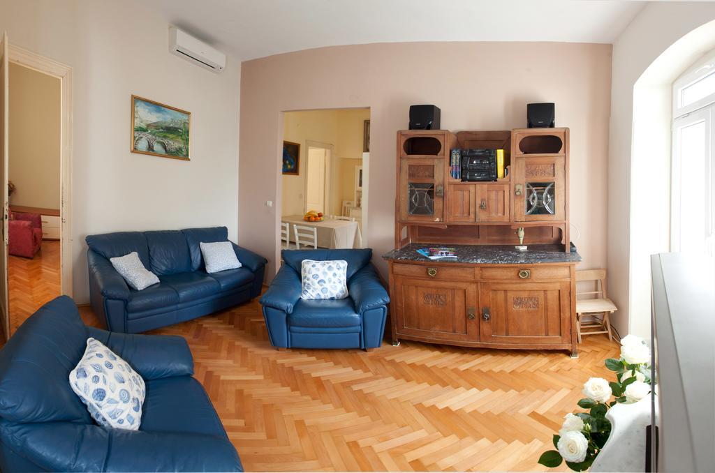 Gianina Apartment Split Room photo