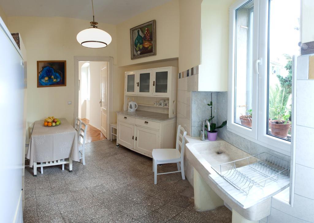 Gianina Apartment Split Room photo